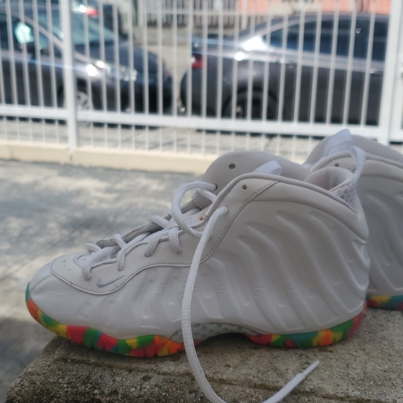 foamposites rainbow bottom